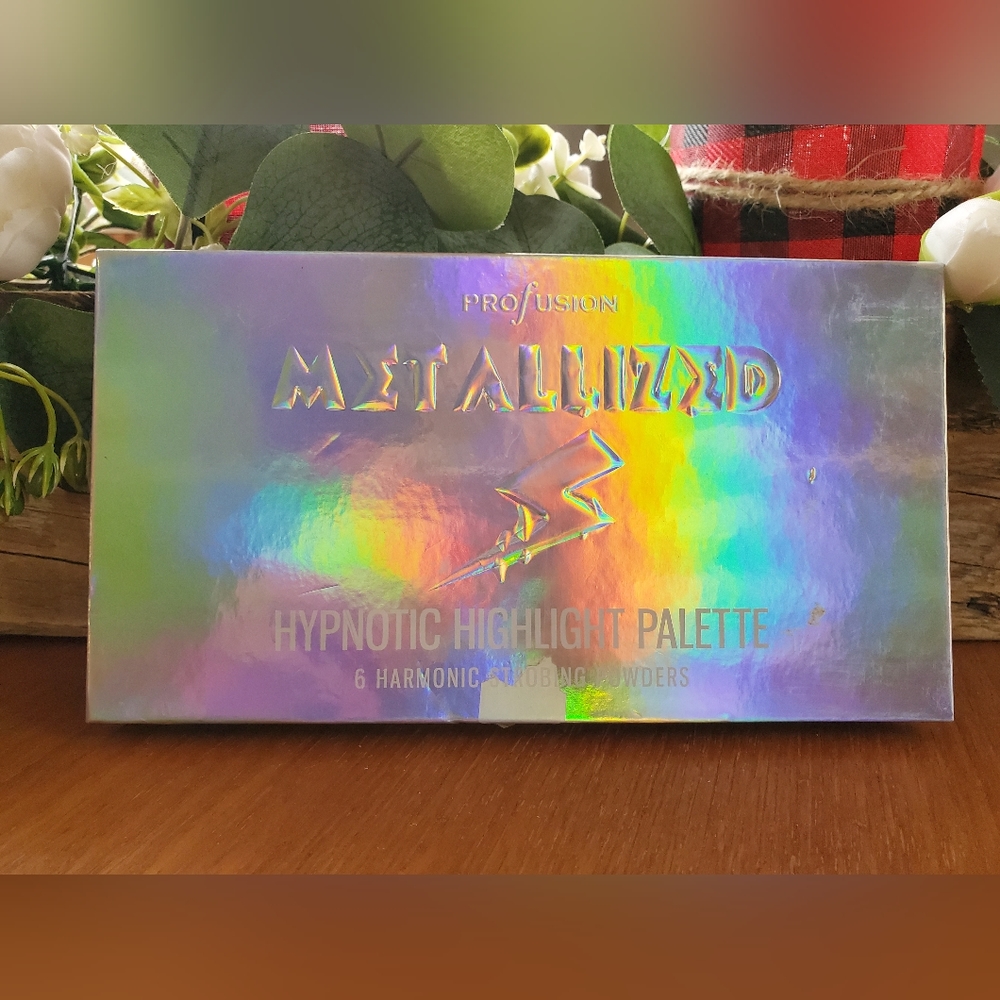 PROFUSION Metallized Hypnotic Highlight Palette🍭 brand new